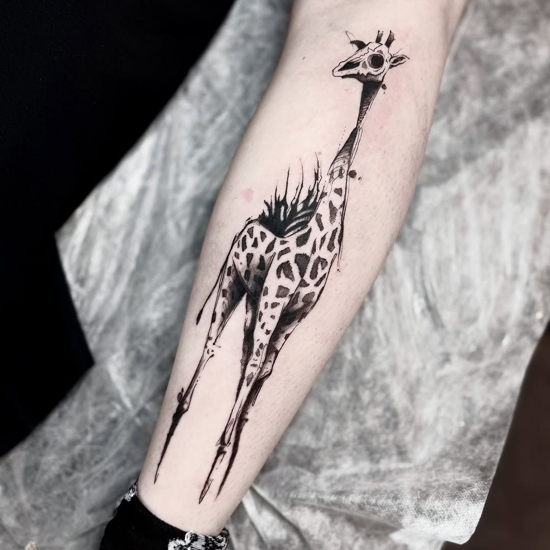 Artistic Giraffe Tattoo with Unique Details Tattoo Design