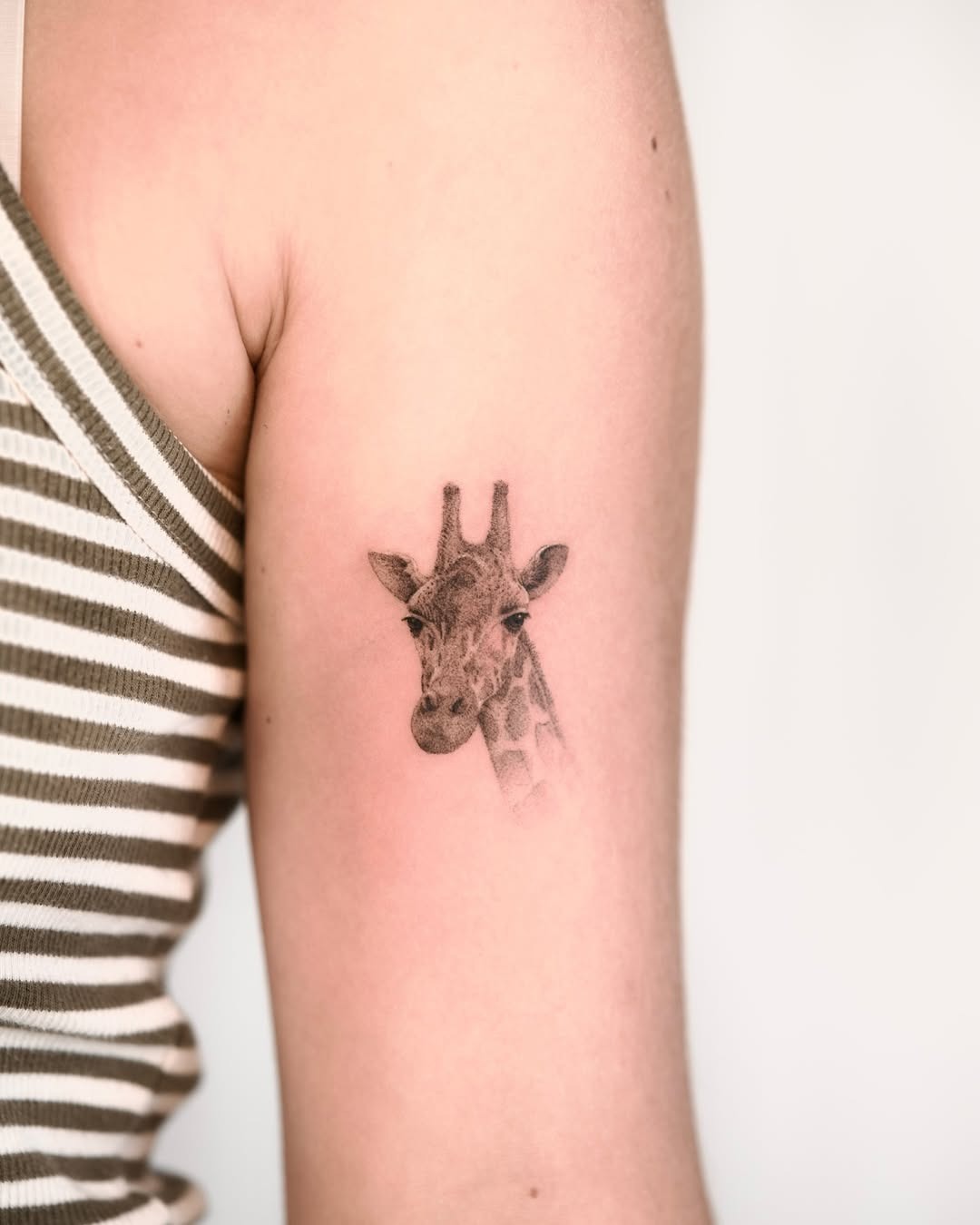 Stylish Giraffe Tattoo with Realistic Detail Tattoo Design