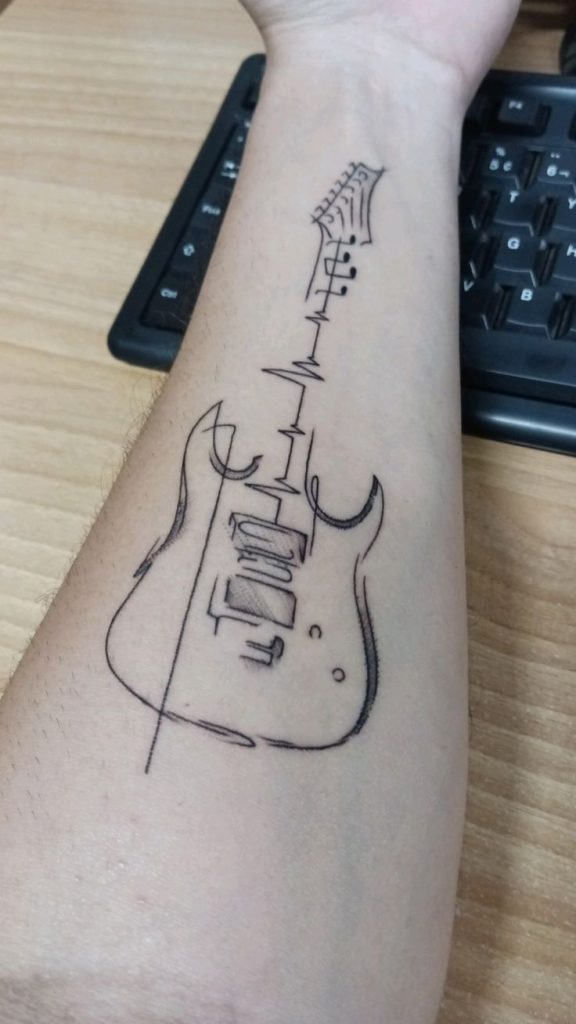 Sunburst Electric Guitar With Classic Roses Tattoo Design