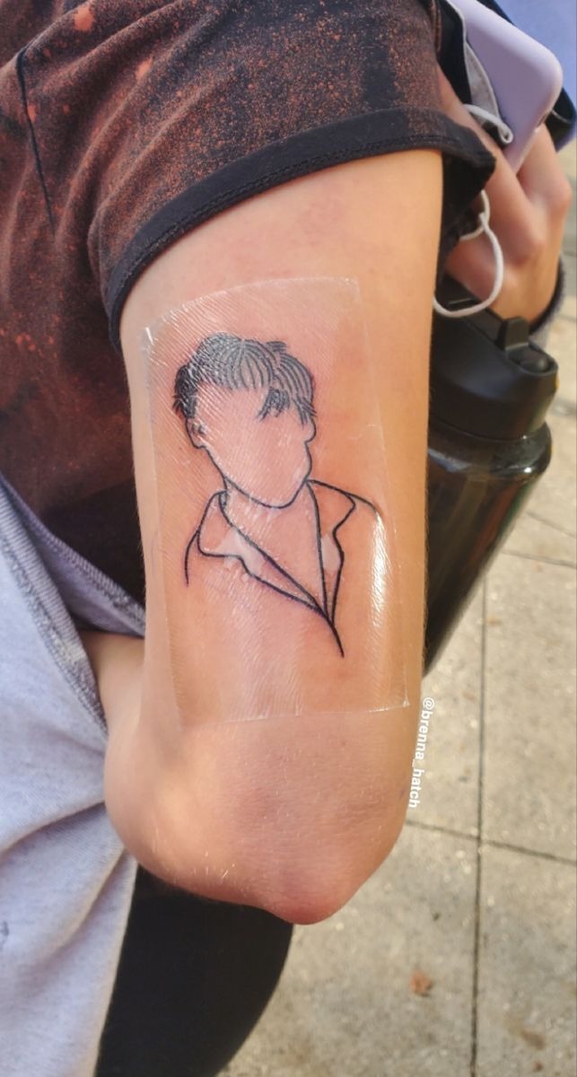 Minimal Harry Portrait Outline, a tattoo design rendered in fine-line for the back.