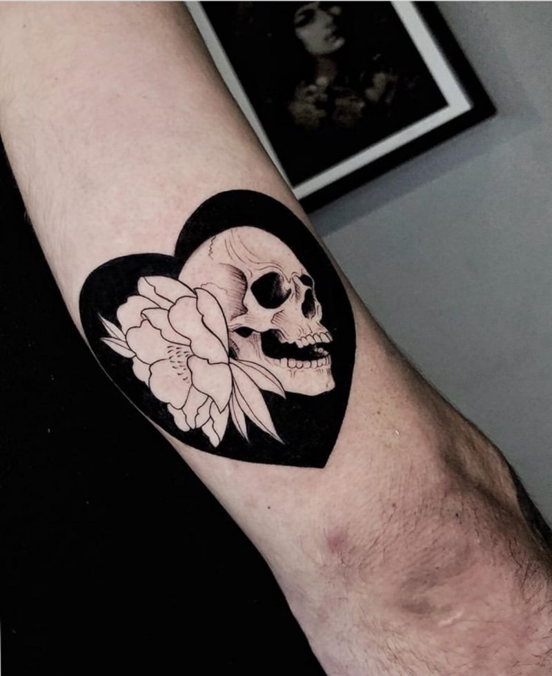 Black Skulled Heart Tattoo for the Broken but Beautiful Souls Tattoo Design