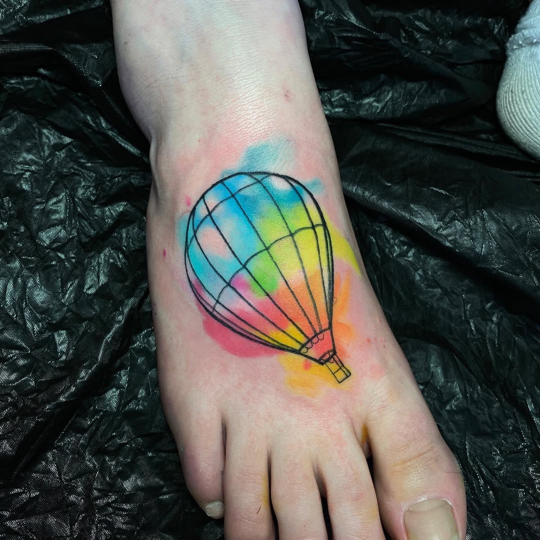 This hot air balloon tattoo beautifully blends colors against the skin.