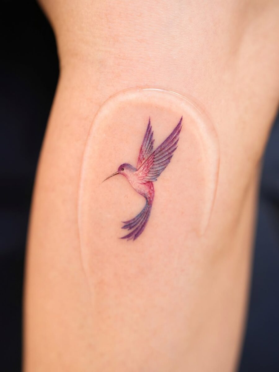 A delicate and vibrant hummingbird tattoo Tattoo Design