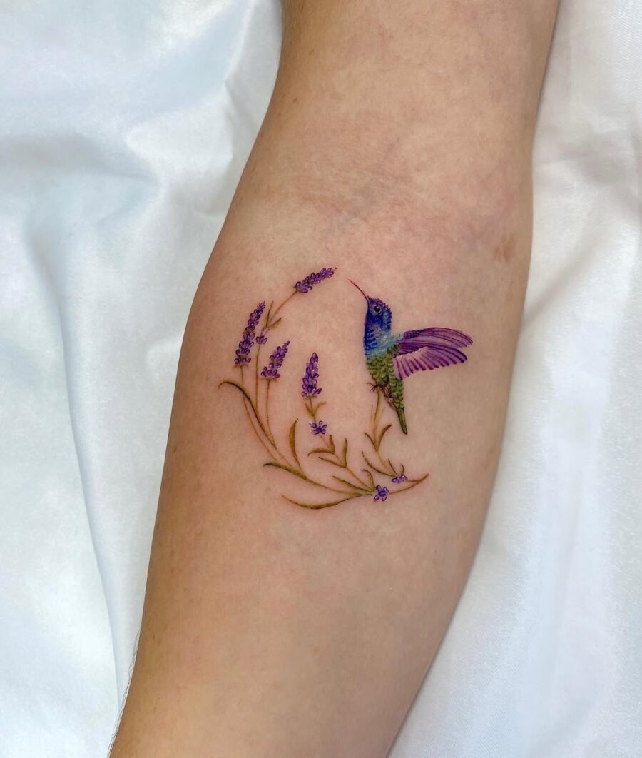 Vibrant hummingbird surrounded by delicate lavender flowers Tattoo Design