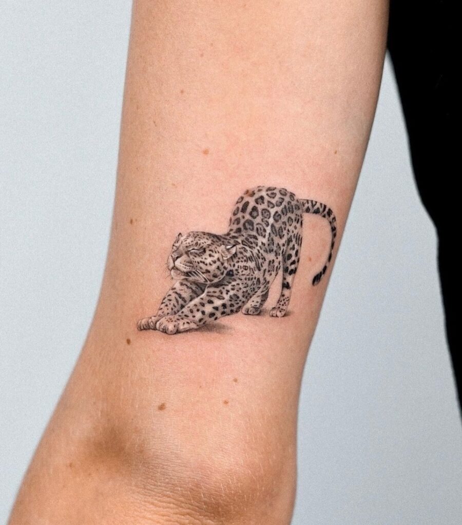 Intricate leopard tattoo showcasing lifelike details Tattoo Design