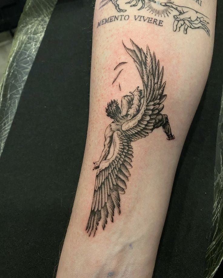 Small Icarus Under Memento Vivere Tattoo Design