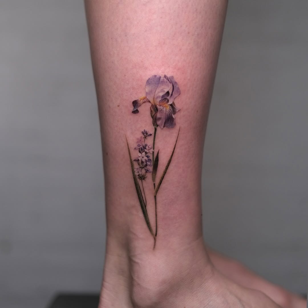 This stunning iris tattoo embodies a mix of elegance and artistry.