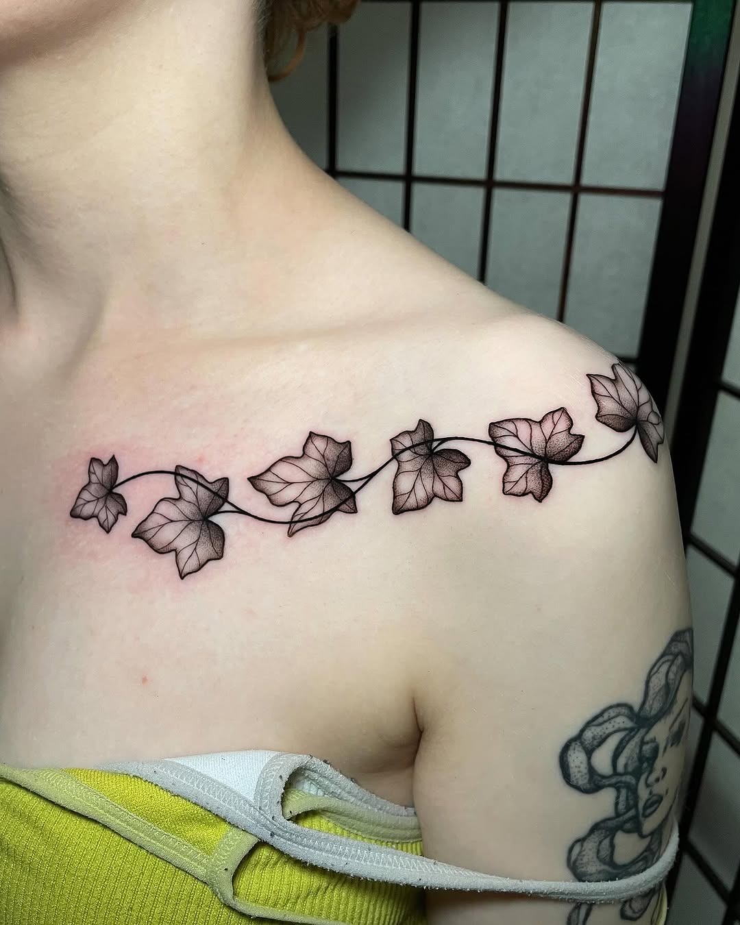 Elegant Ivy Tattoo Embracing the Shoulder Tattoo Design