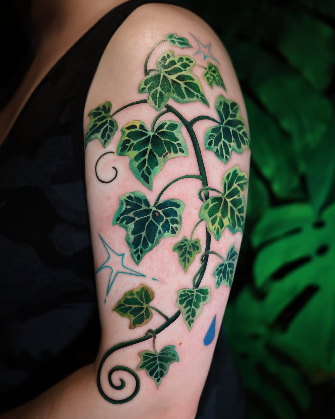 Stylish Ivy Tattoo for Nature Enthusiasts Tattoo Design