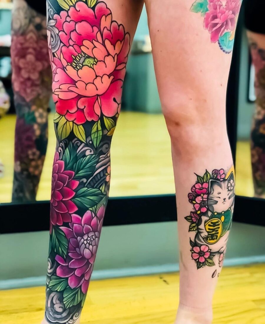 Colorful Japanese tattoo designs on the leg Tattoo Design