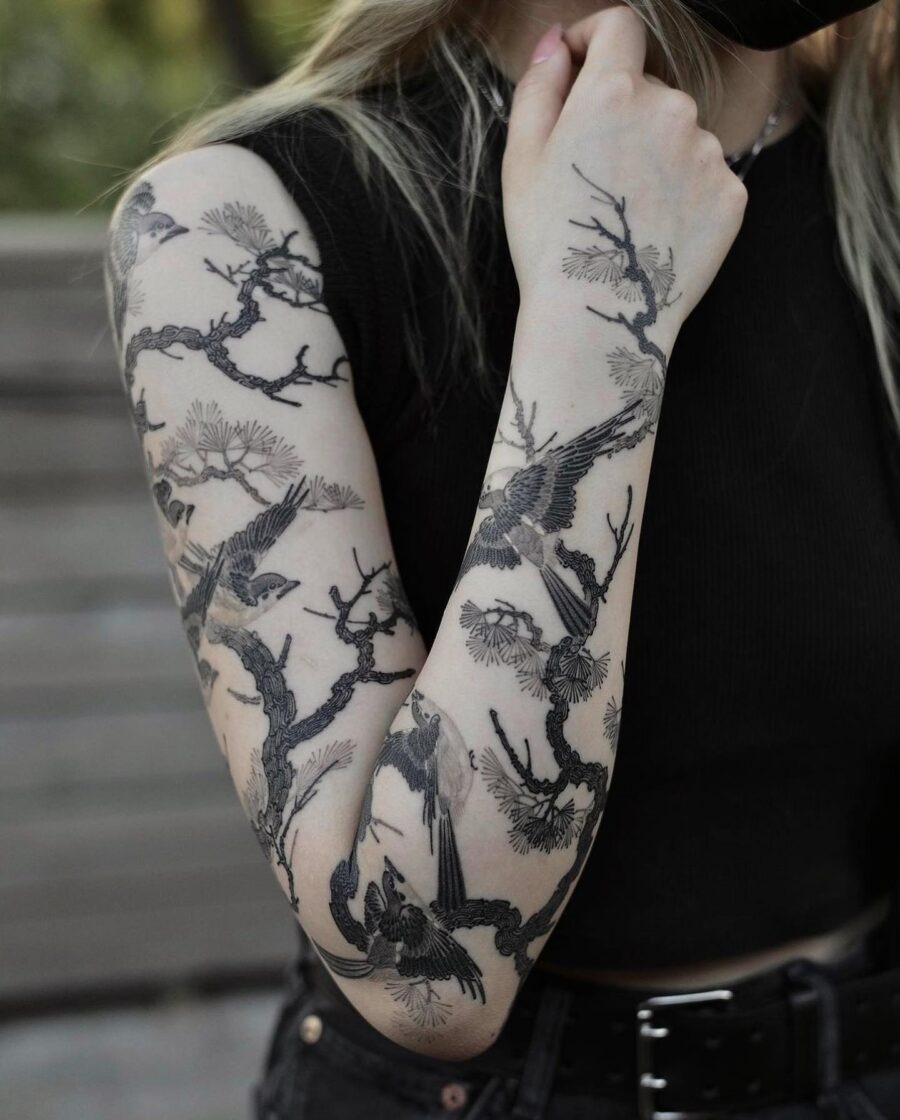 Elegant Japanese Tattoo Sleeve with Nature Motifs Tattoo Design