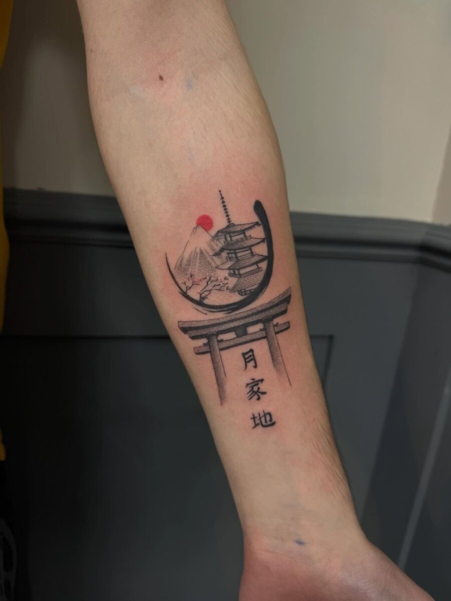Elegant Japanese Tattoo with Rooster Motif Tattoo Design