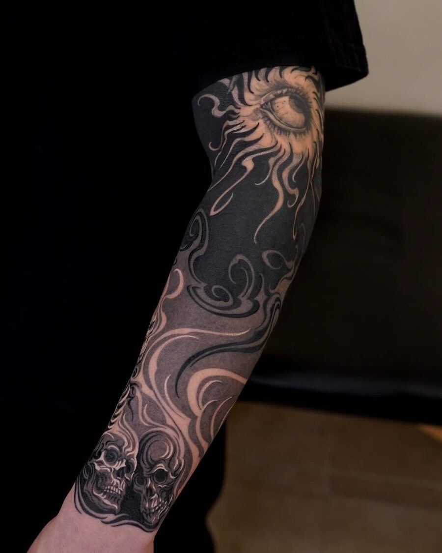 Intricate Japanese tattoo featuring sun and skulls Tattoo Design