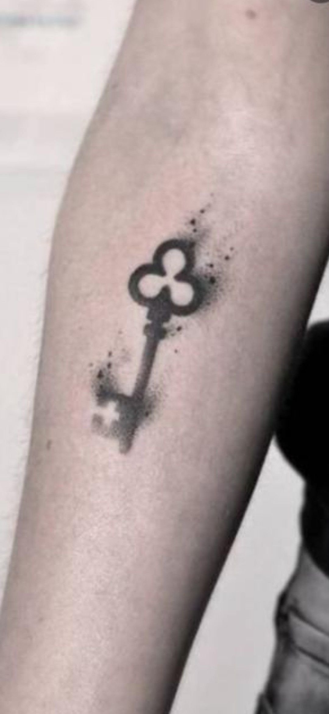 Smoky Minimalist Key Tattoo Tattoo Design