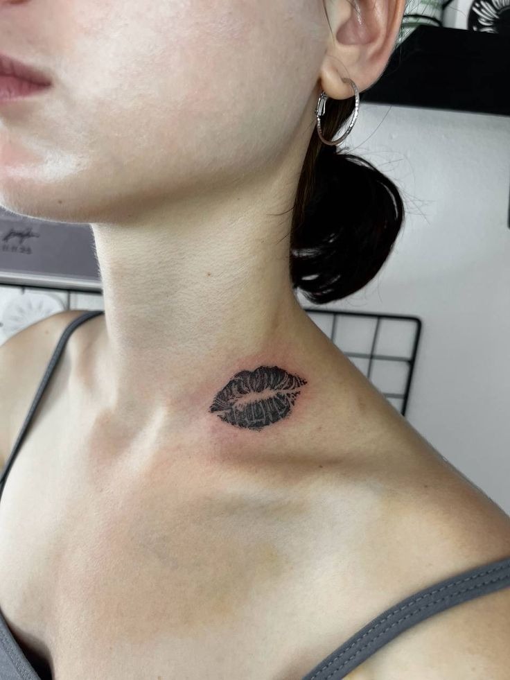 Black Lip Kiss on Collarbone Tattoo Design