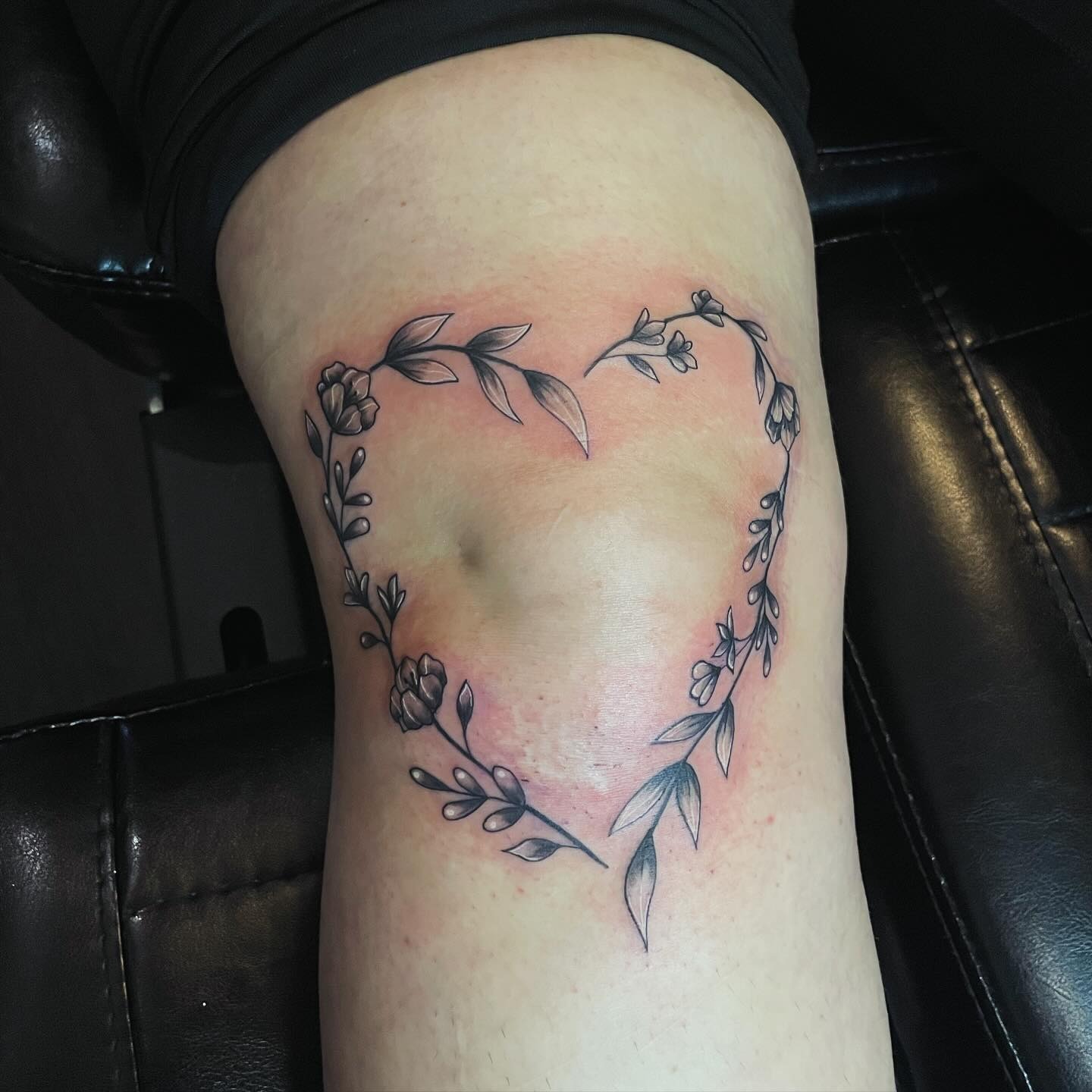 Floral Heart Knee Frame Tattoo Tattoo Design