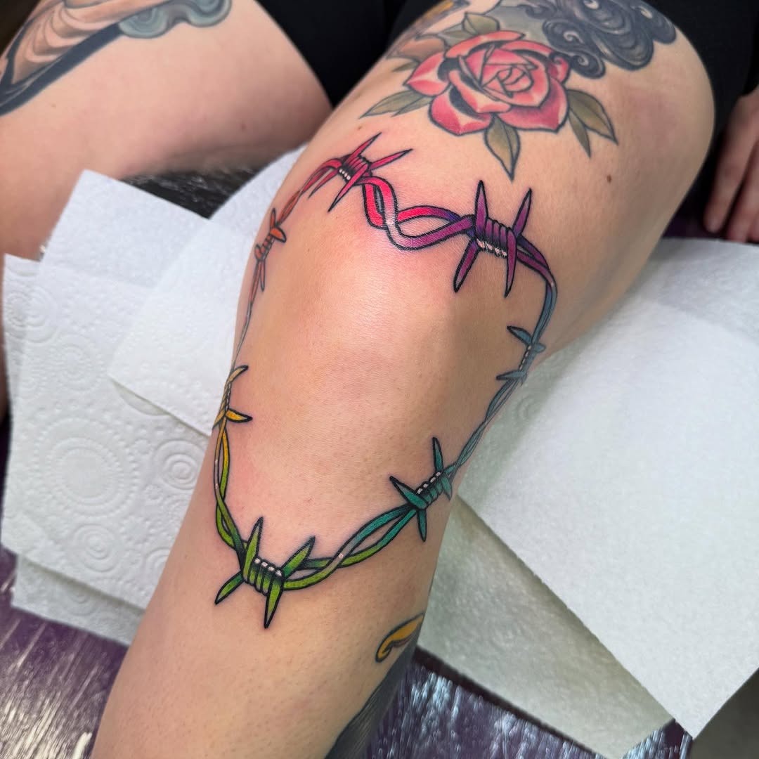 Vibrant Barbed Wire Knee Tattoo Design Tattoo Design
