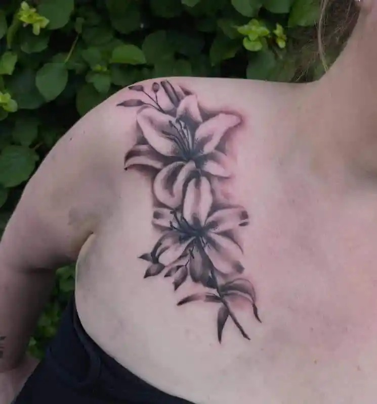 The shoulder is a popular spot for floral tattoos, and this lily tattoo is no exception.