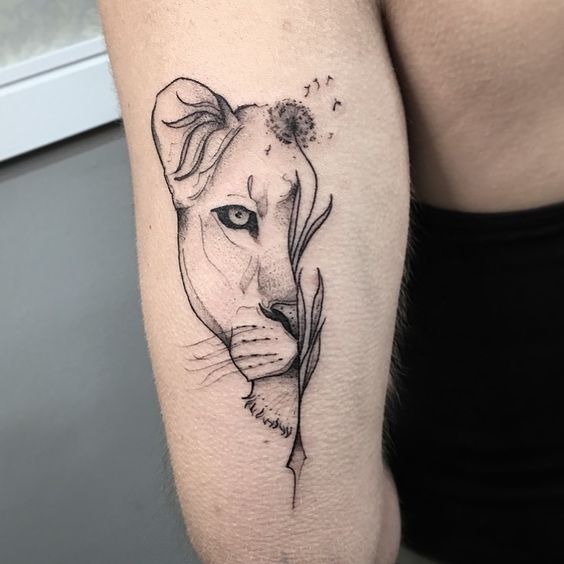 Geometric Lion Tattoo on Hip Tattoo Design