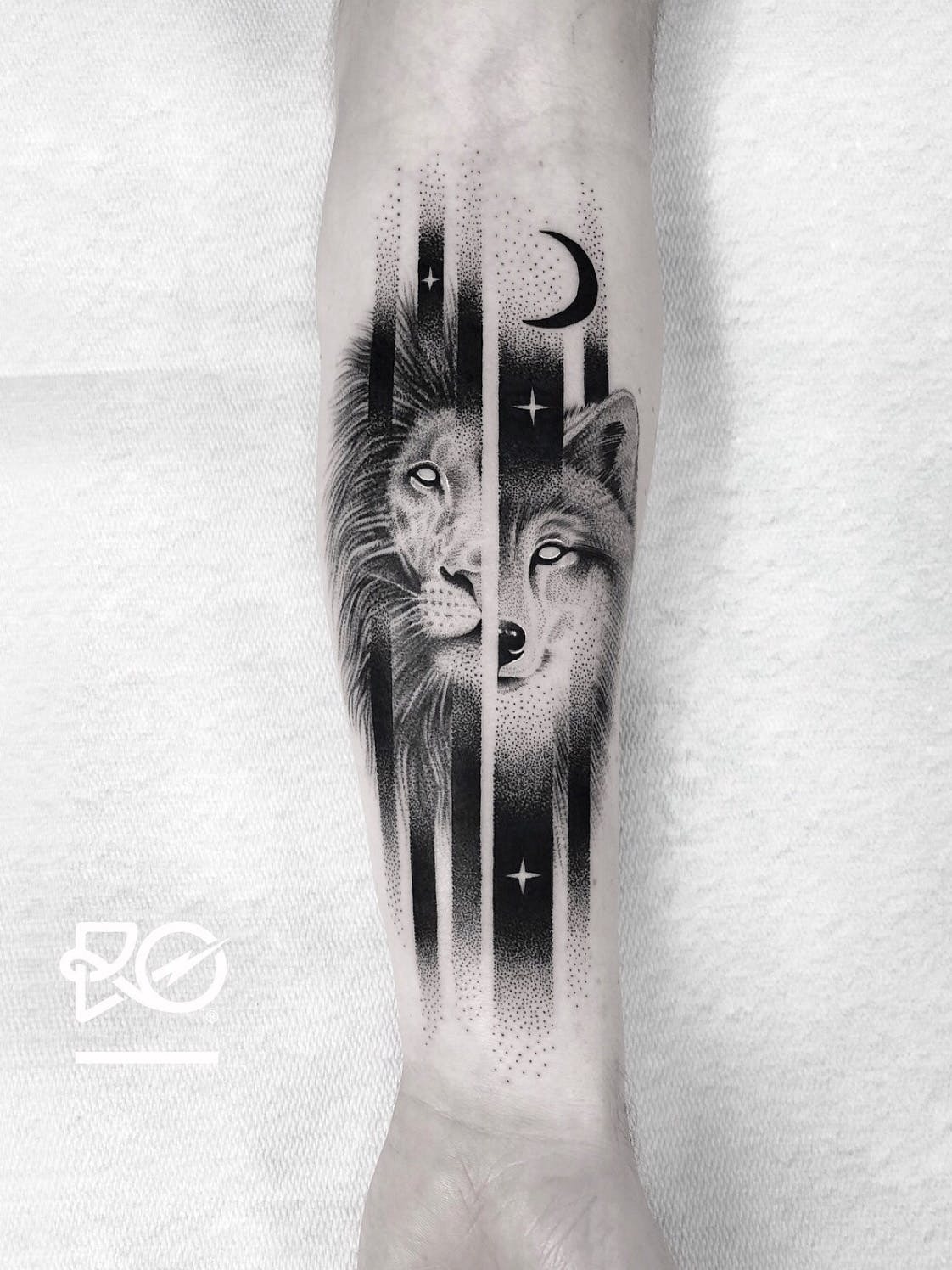 Golden Eyed Lion Tattoo on Hand Tattoo Design