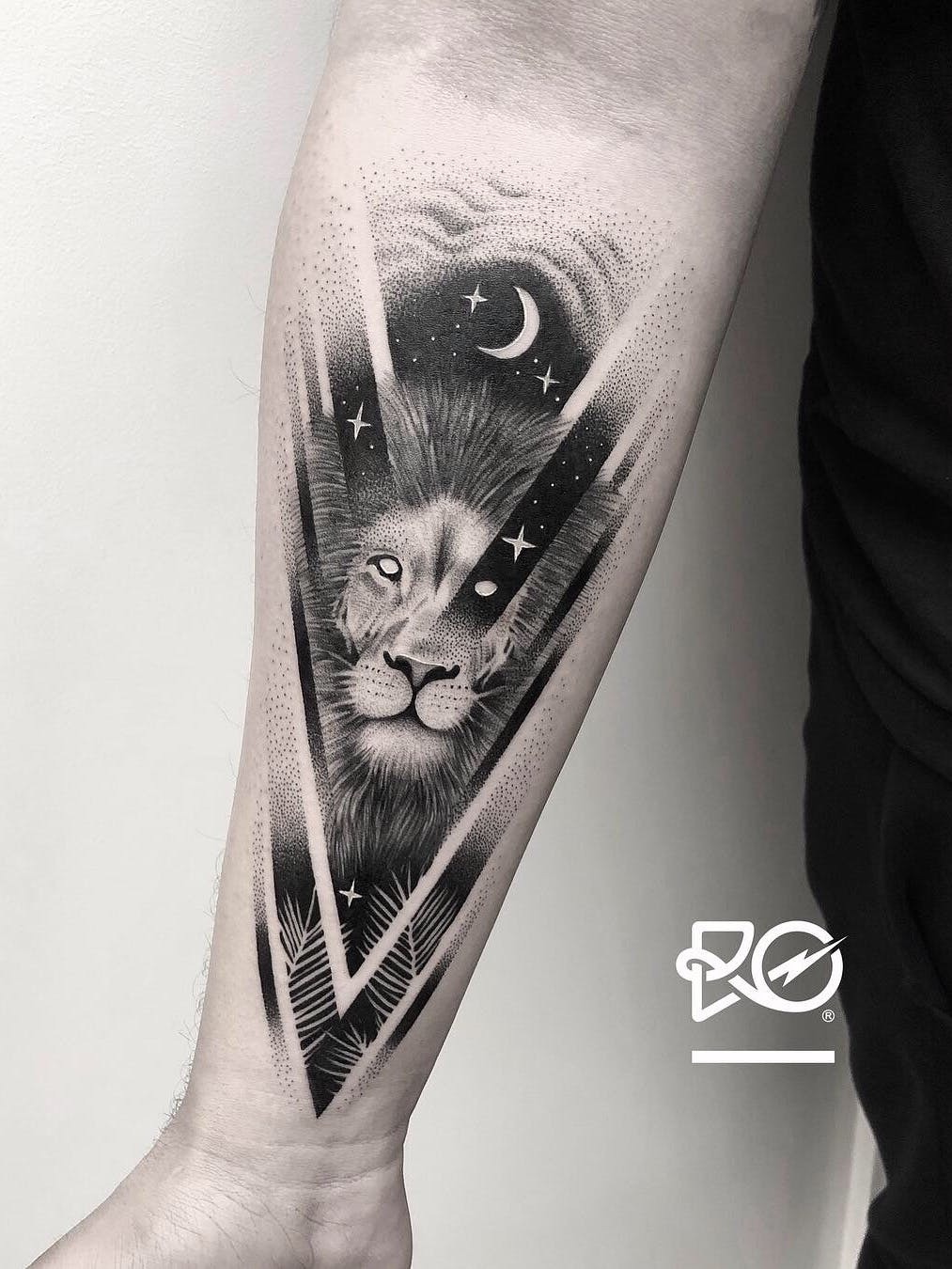 Lion Face Inside Diamond Geometric Lion Tattoo Tattoo Design