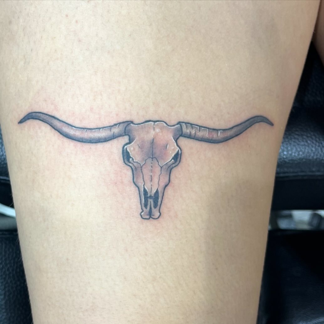 Clean Longhorn Skull Thigh Tattoo Tattoo Design