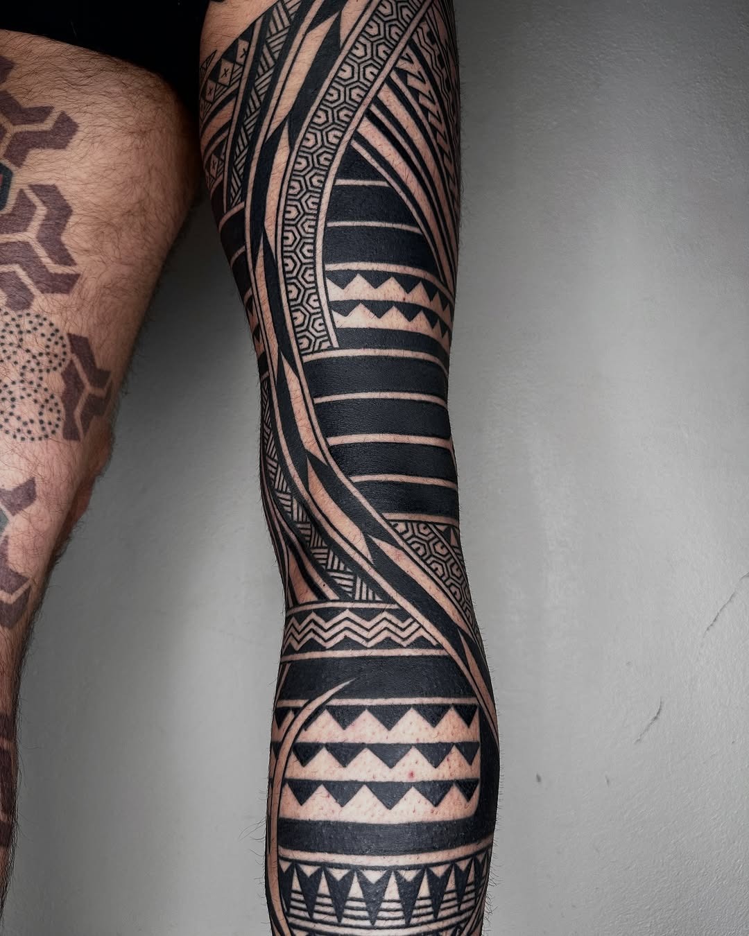 Intricate Marquesan Tattoos Adorning the Leg Tattoo Design