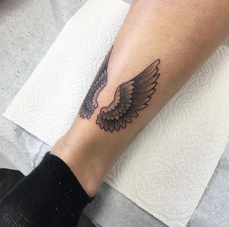 This design sits gracefully on the outer ankle, creating the illusion of motion and balance.