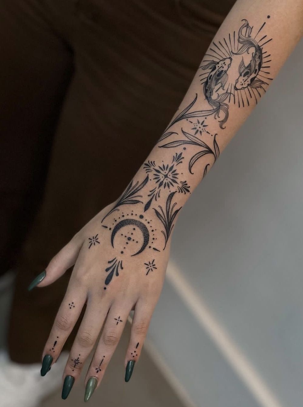 Delicate Shoulder and Chest Espalda Design Tattoo Design