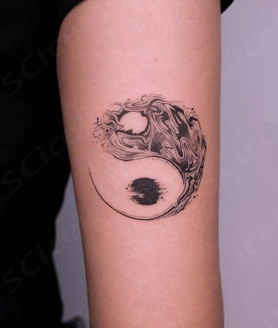 The design blends solid and liquid elements by sweeping ink over each other in a powerful motion.