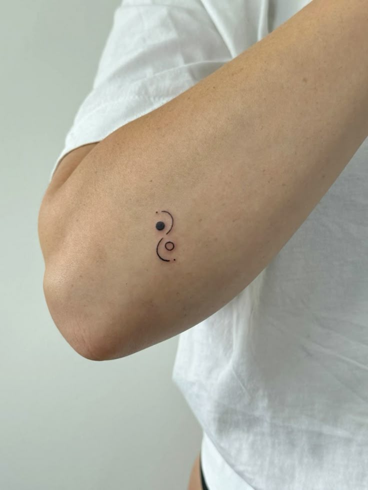 The design centers on minimal yet meaningful imagery that reads clearly at a glance.