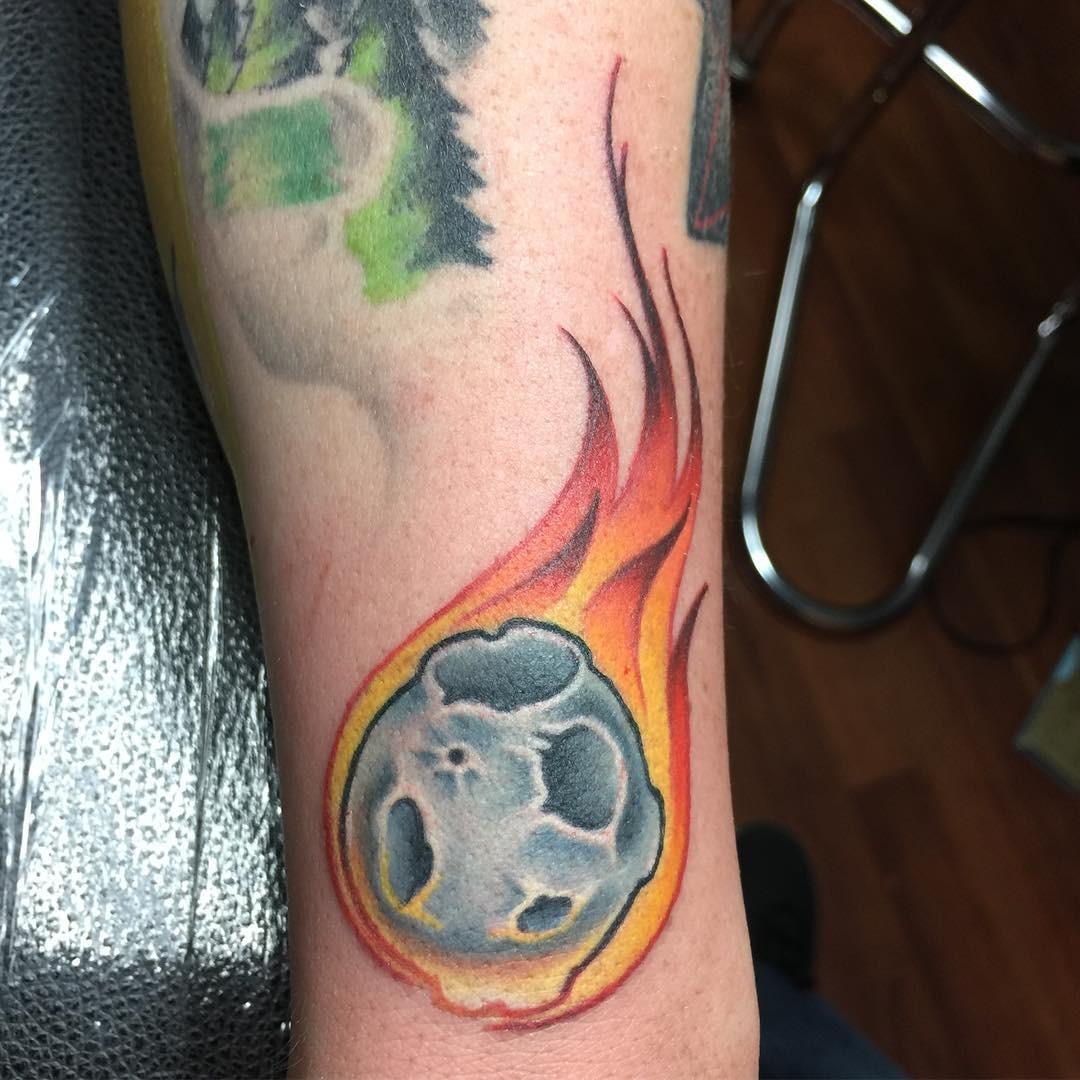 This meteor tattoo captures the dynamic motion of a falling meteor.