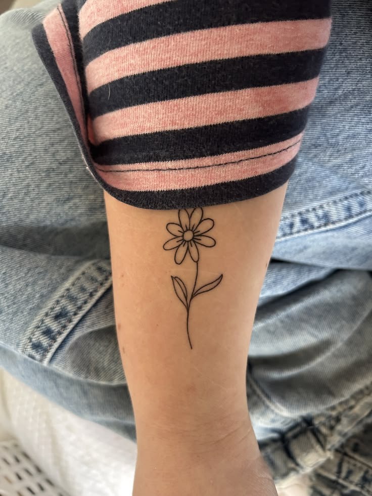 Simple Daisy Line Tattoo Tattoo Design