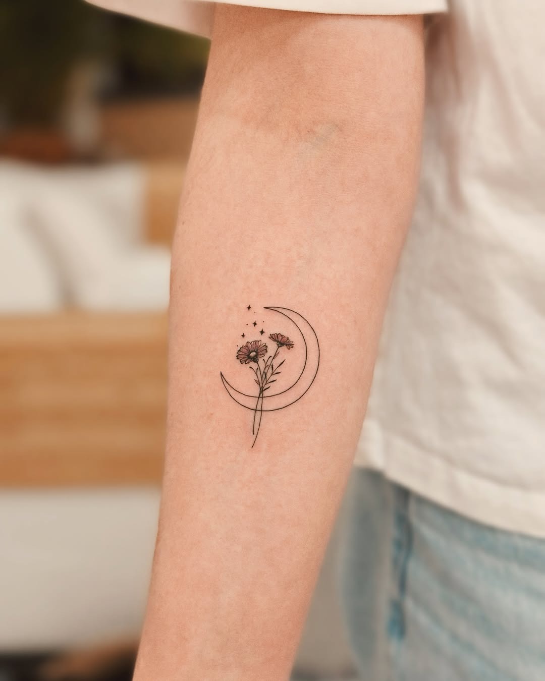 Dreamy moon with floral elegance tattoo Tattoo Design