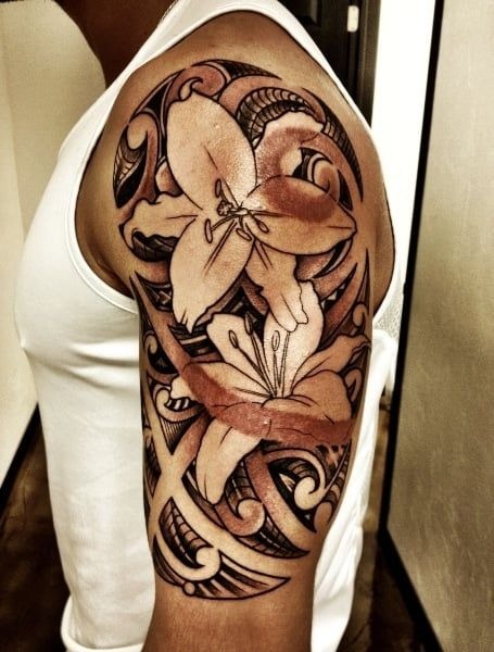 This bold design features lilies intertwined with intricate patterns, creating a striking visual impact.