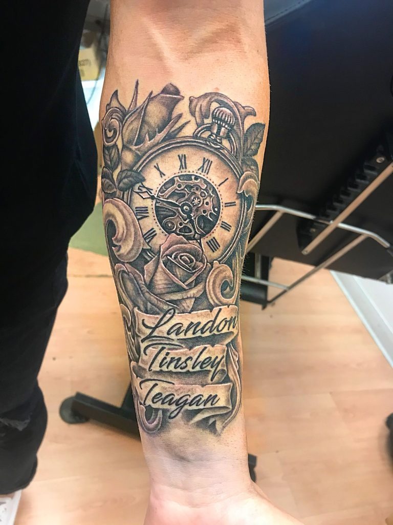 This intricate tattoo design features a vintage pocket watch surrounded by beautifully detailed roses.