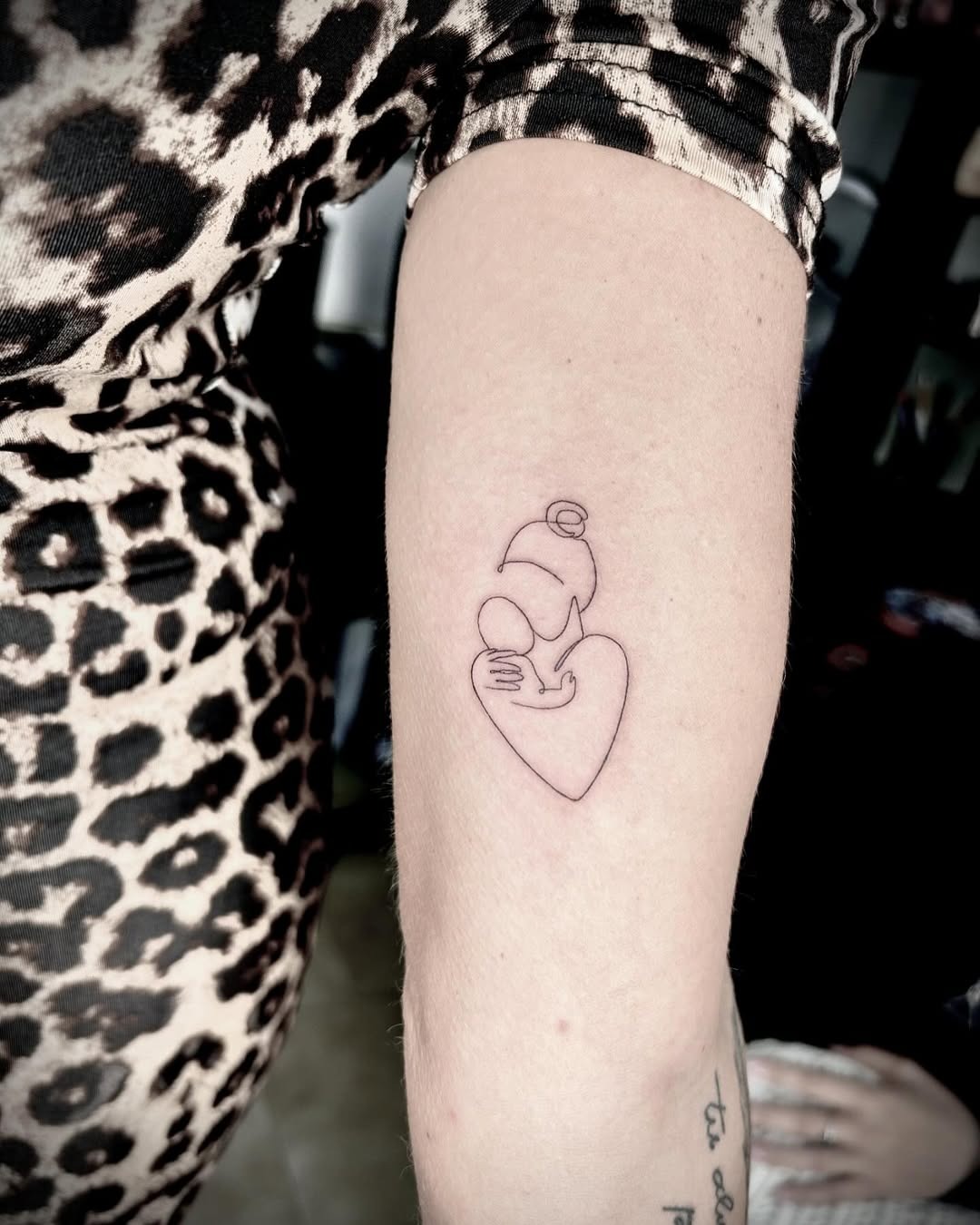 Delicate mother-and-child line art tattoo Tattoo Design