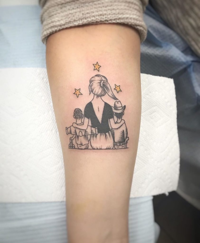 A Crowned “Mom” with Roman Numerals Tattoo Design