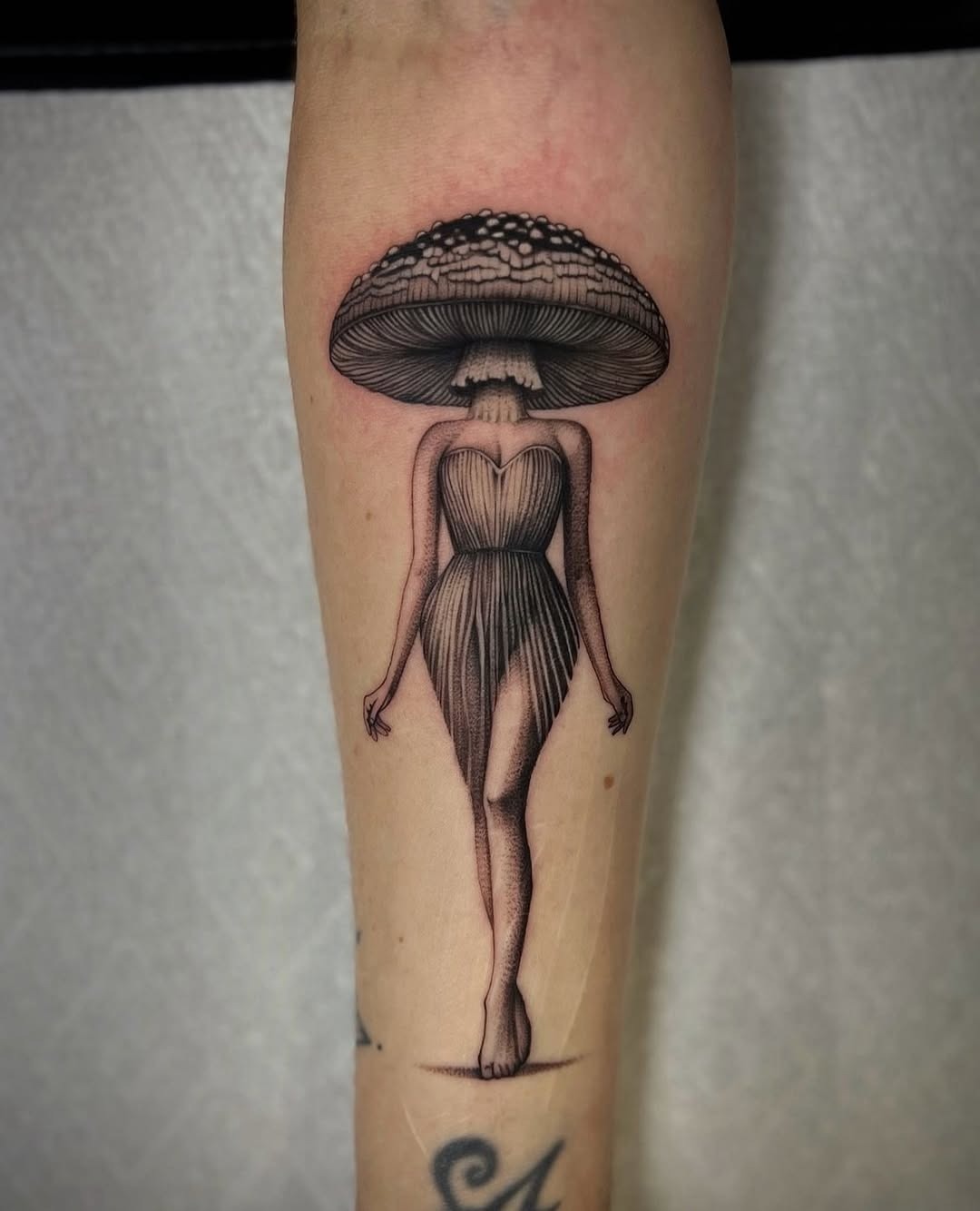 Elegant fusion of nature and femininity in art Tattoo Design