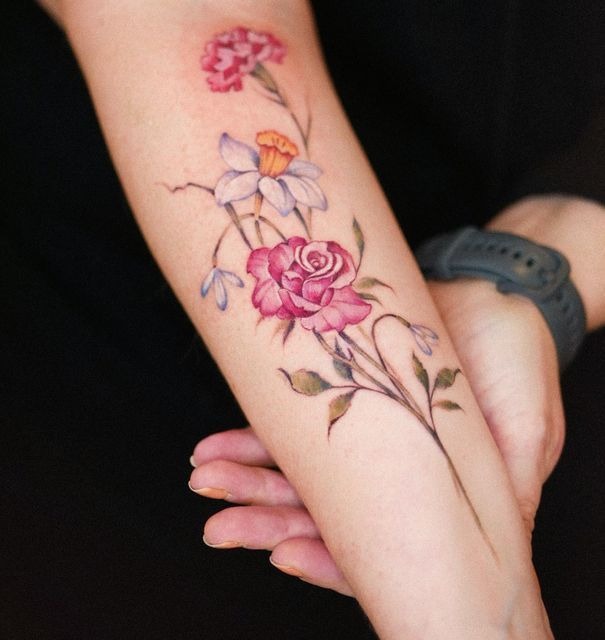 Golden Mini Narcissus Stem Tattoo Tattoo Design