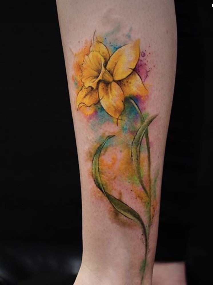 Sunlit Narcissus on the Shoulder Blade Tattoo Design