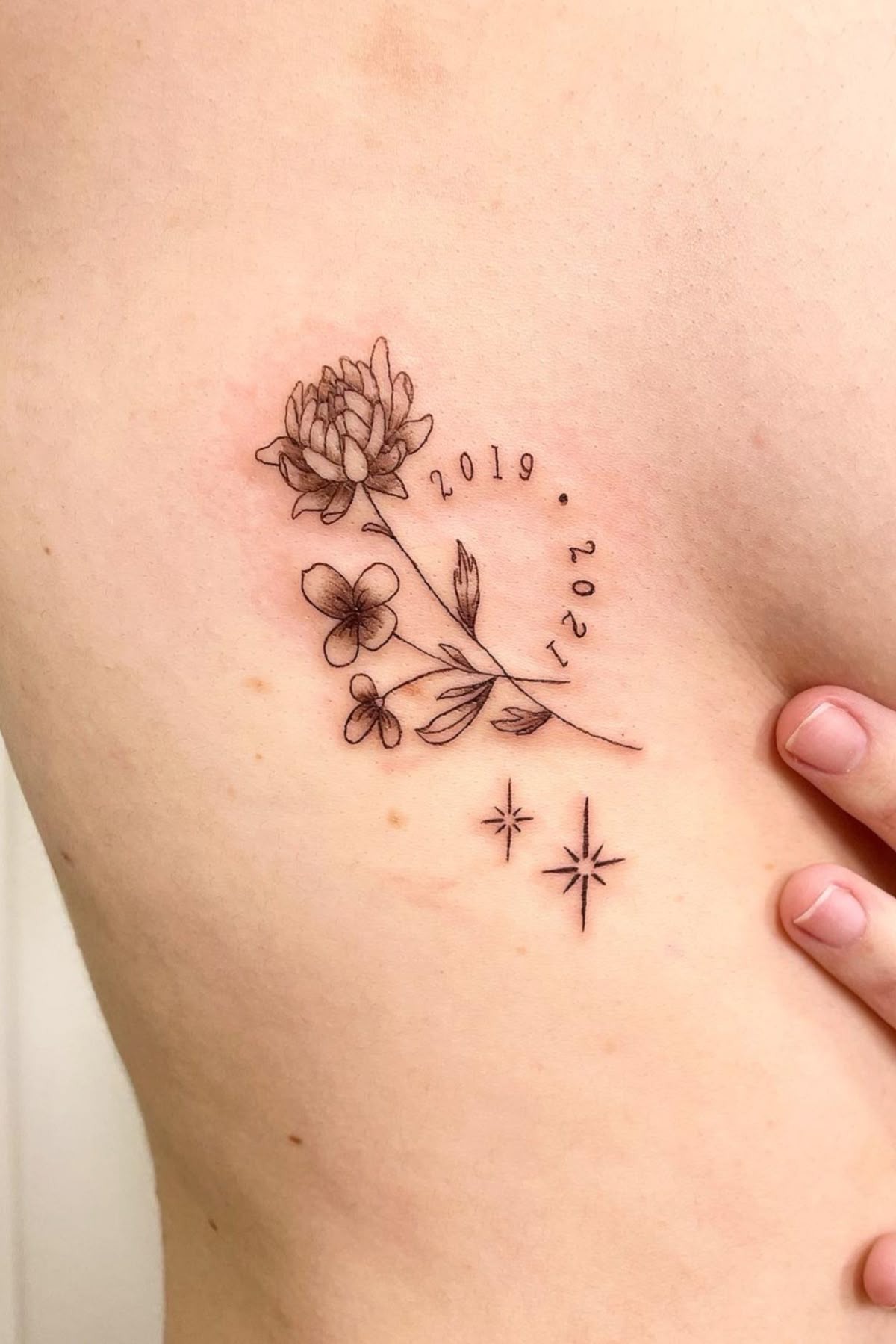 Chrysanthemum and Date Linework, a tattoo design rendered in minimalist fine-line for the leg.