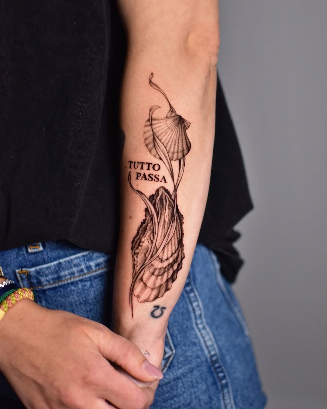 This stunning oyster tattoo features a flowing design that captures the essence of nature's beauty.