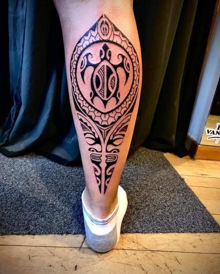 Circular Polynesian Shoulder Emblem Tattoo Design
