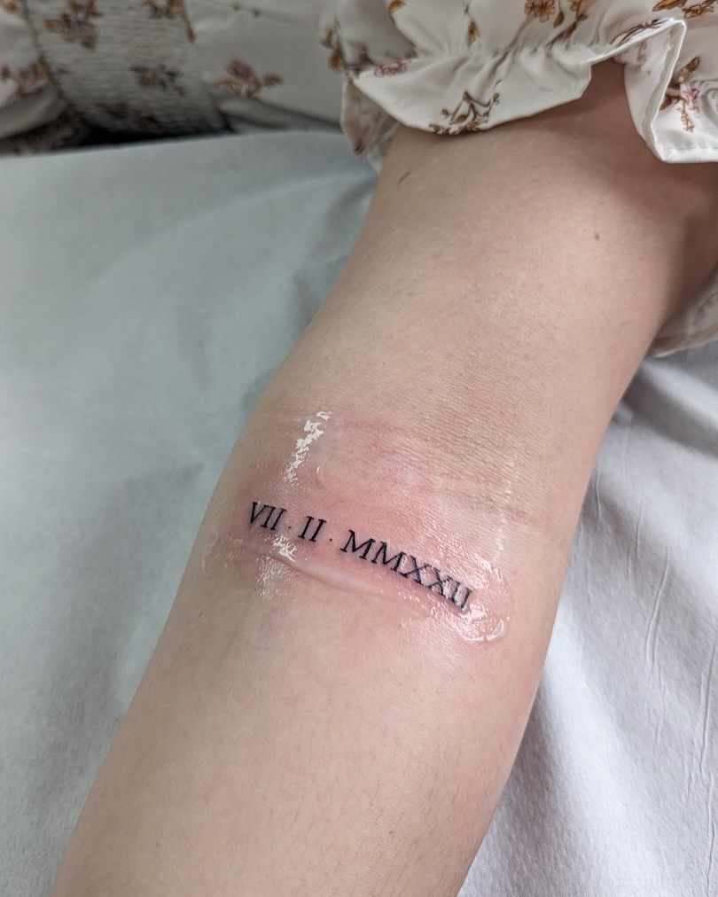 Stylish Roman Numeral Date Tattoo Piece Tattoo Design