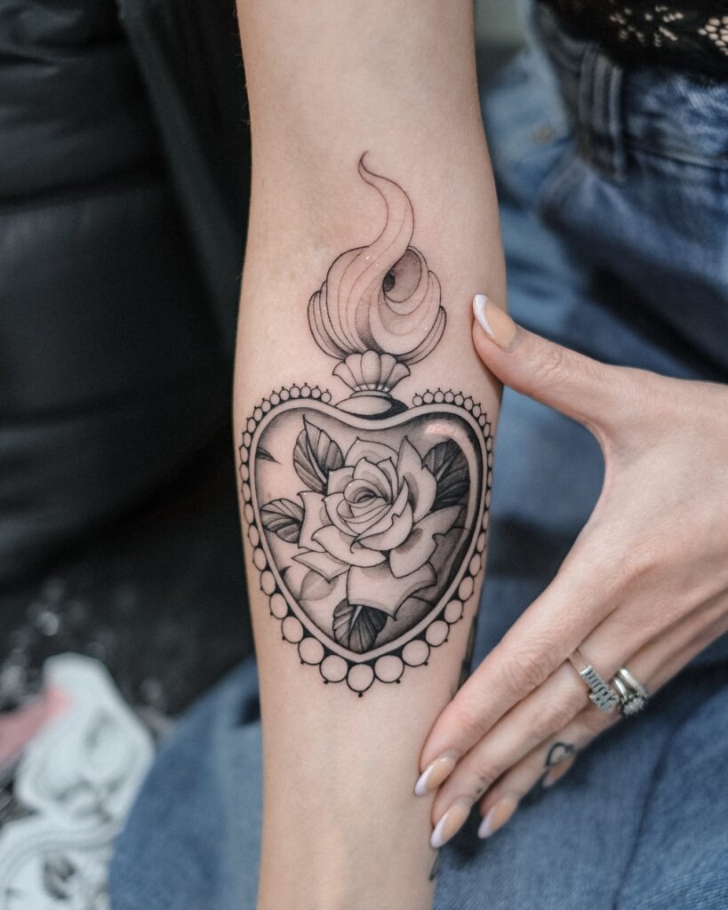 Bold Traditional Sacred Heart Tattoo Tattoo Design