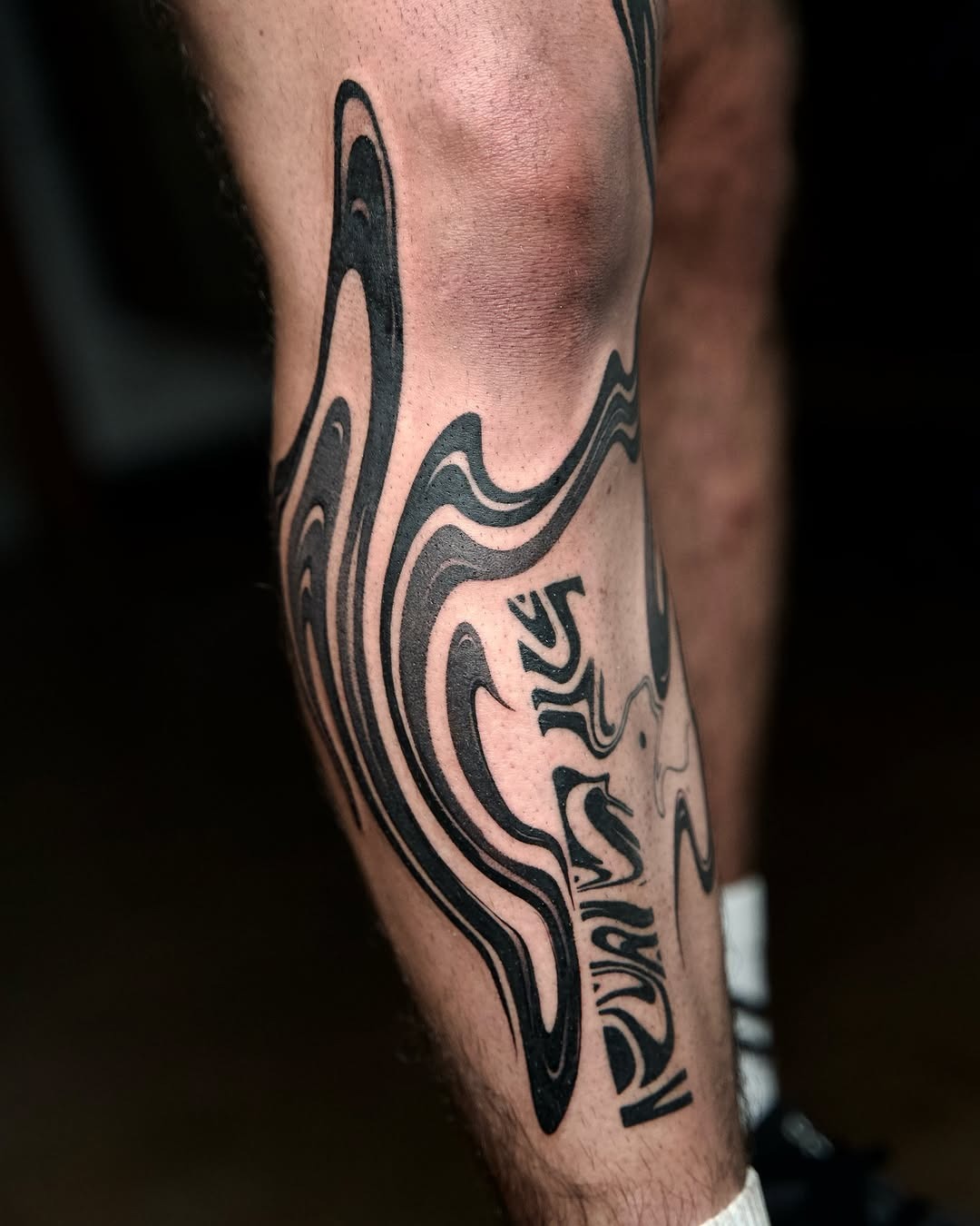 Dynamic abstract lines adorn the shin beautifully. Tattoo Design