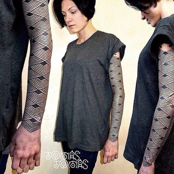 Wide Black and White Arrow Pattern Sleeve Tattoo Tattoo Design