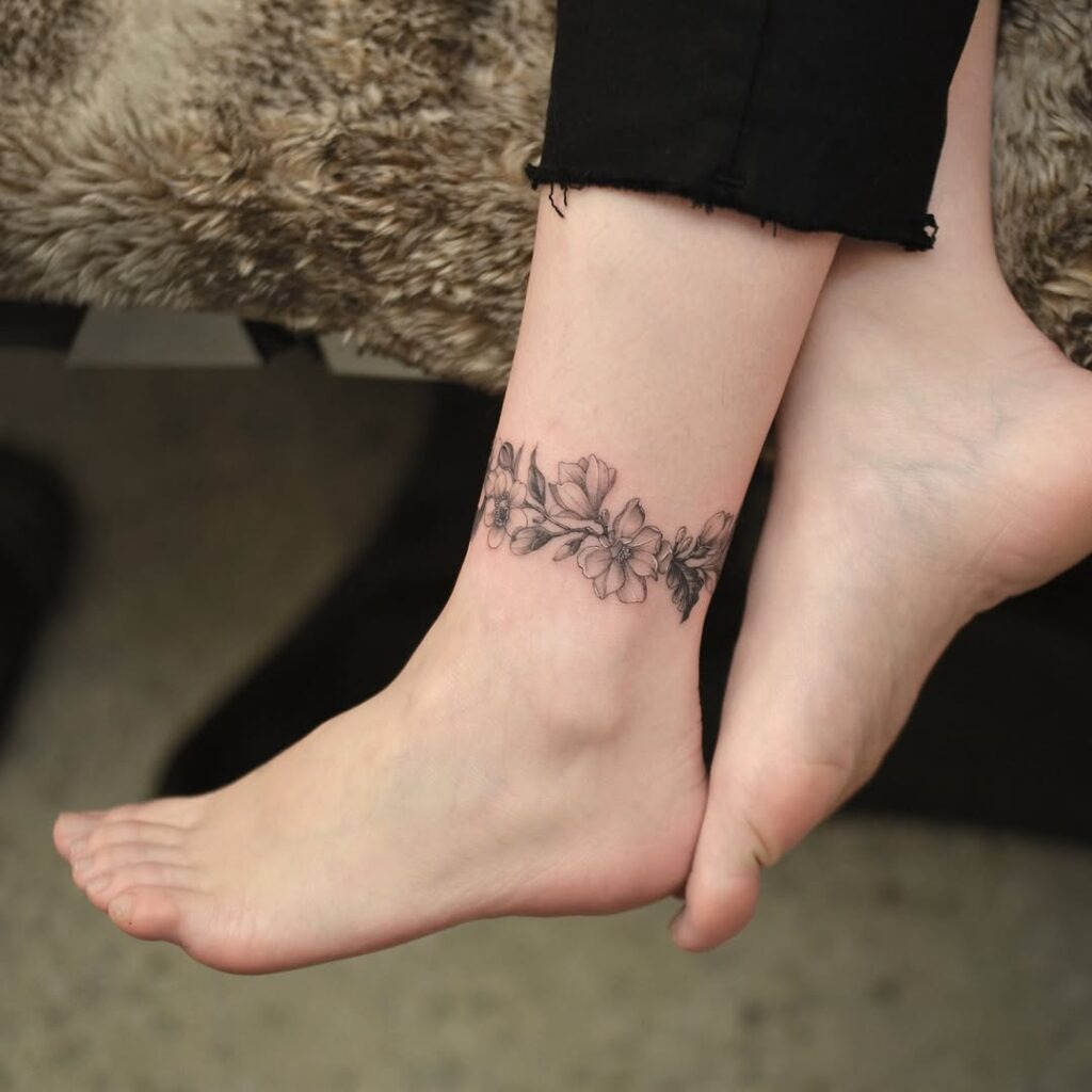 Black and Grey Floral Band Ankle Tattoo Tattoo Design