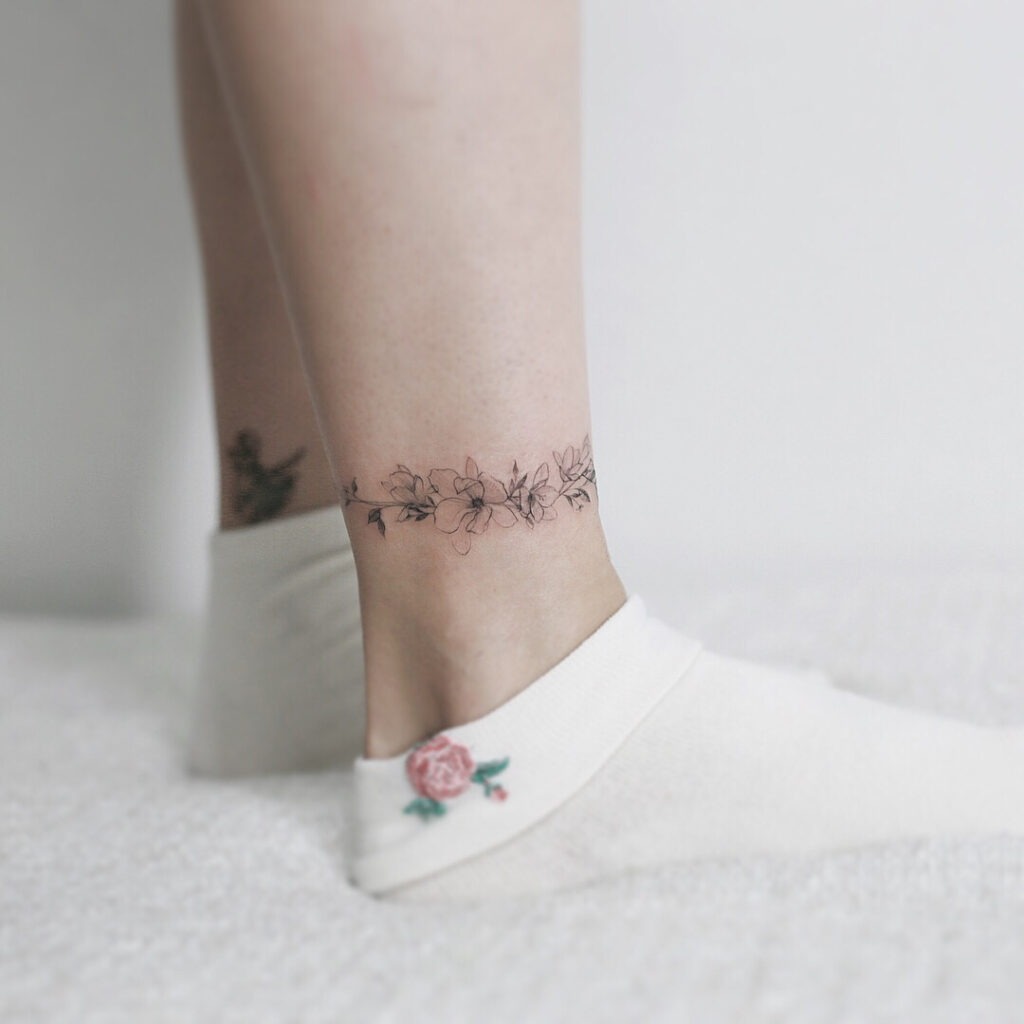 Soft Floral Anklet Tattoo Tattoo Design